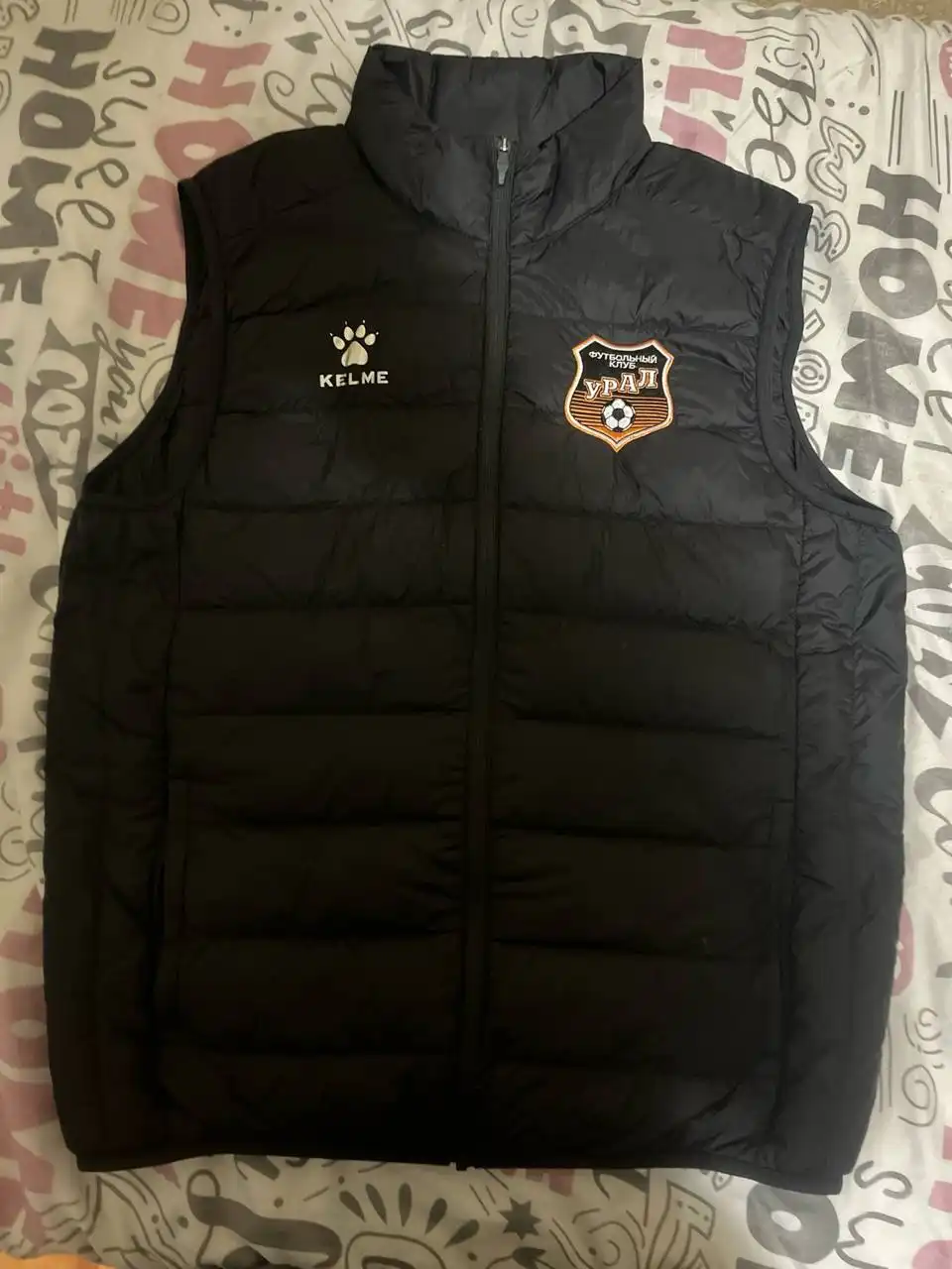Футбольная жилетка для фанатов Урала
