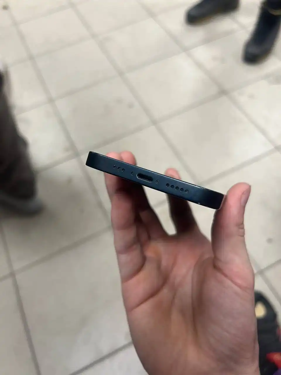 iPhone 14 с АКБ 85% и сколом