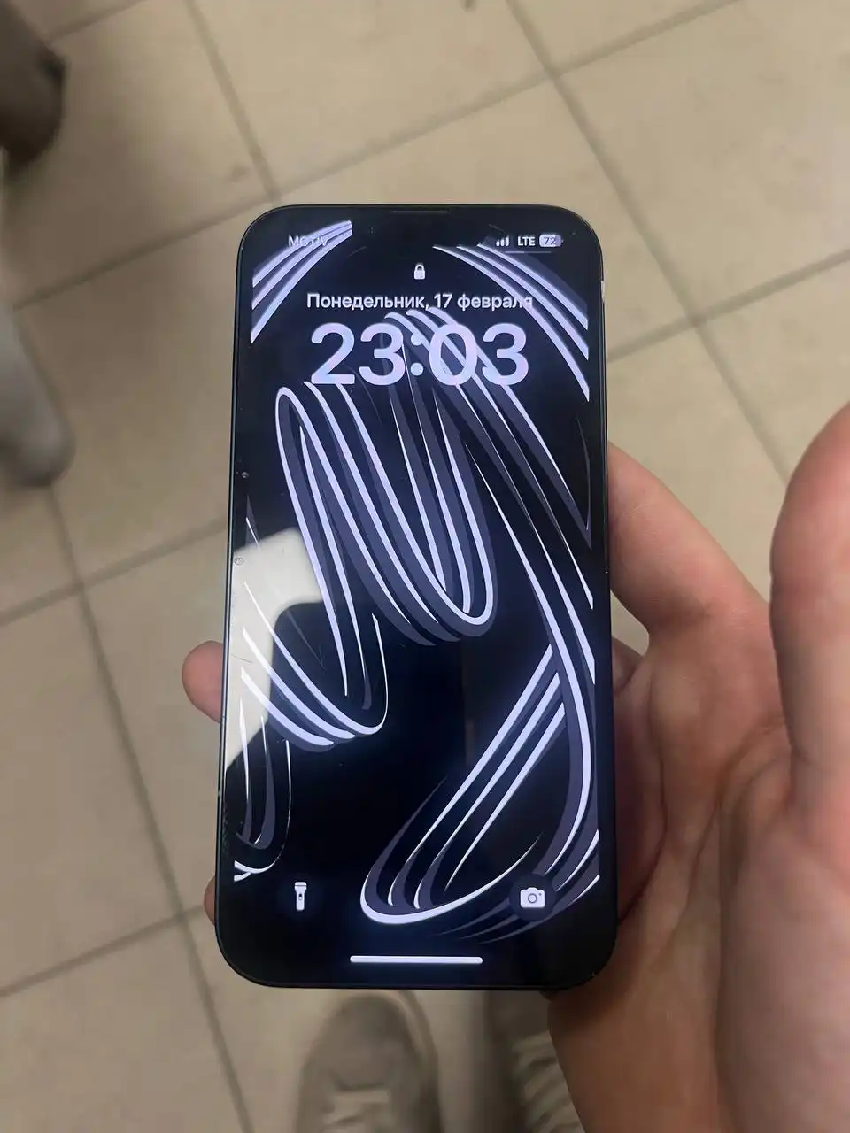 iPhone 14 с АКБ 85% и сколом