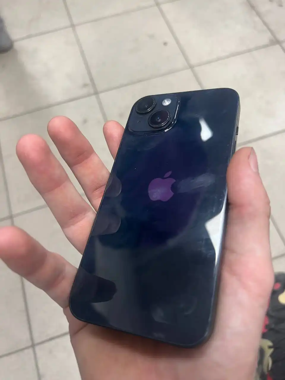 iPhone 14 с АКБ 85% и сколом