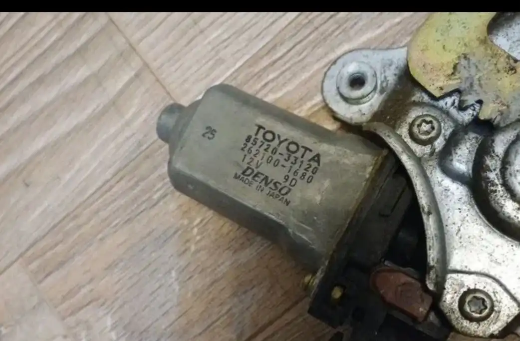 Фара и стеклоподъемник на Toyota Camry 40