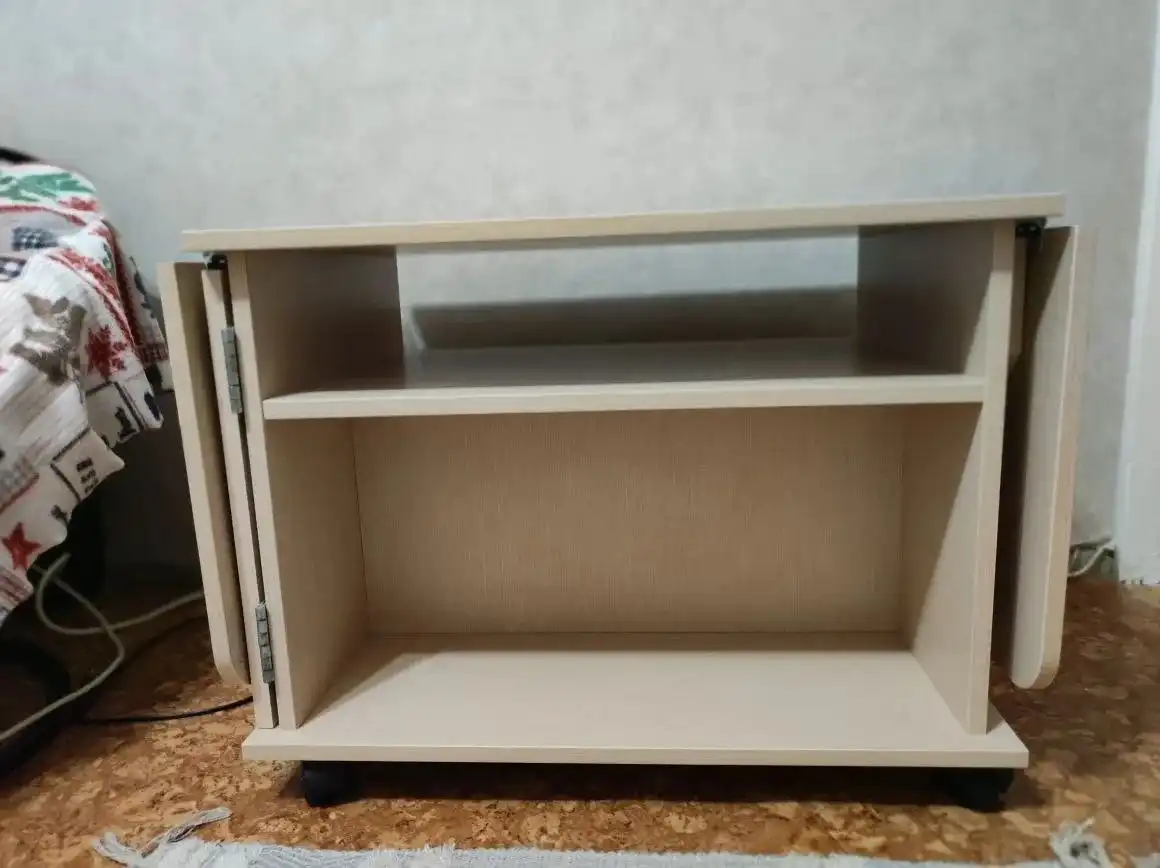 Продажа журнального столика из светлого дерева