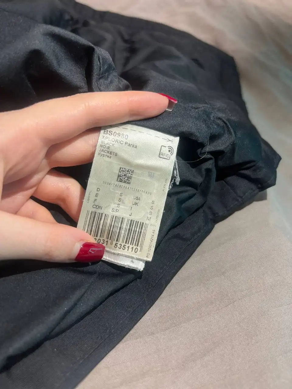 Продажа зимней одежды: пуховики, свитеры, детские куртки