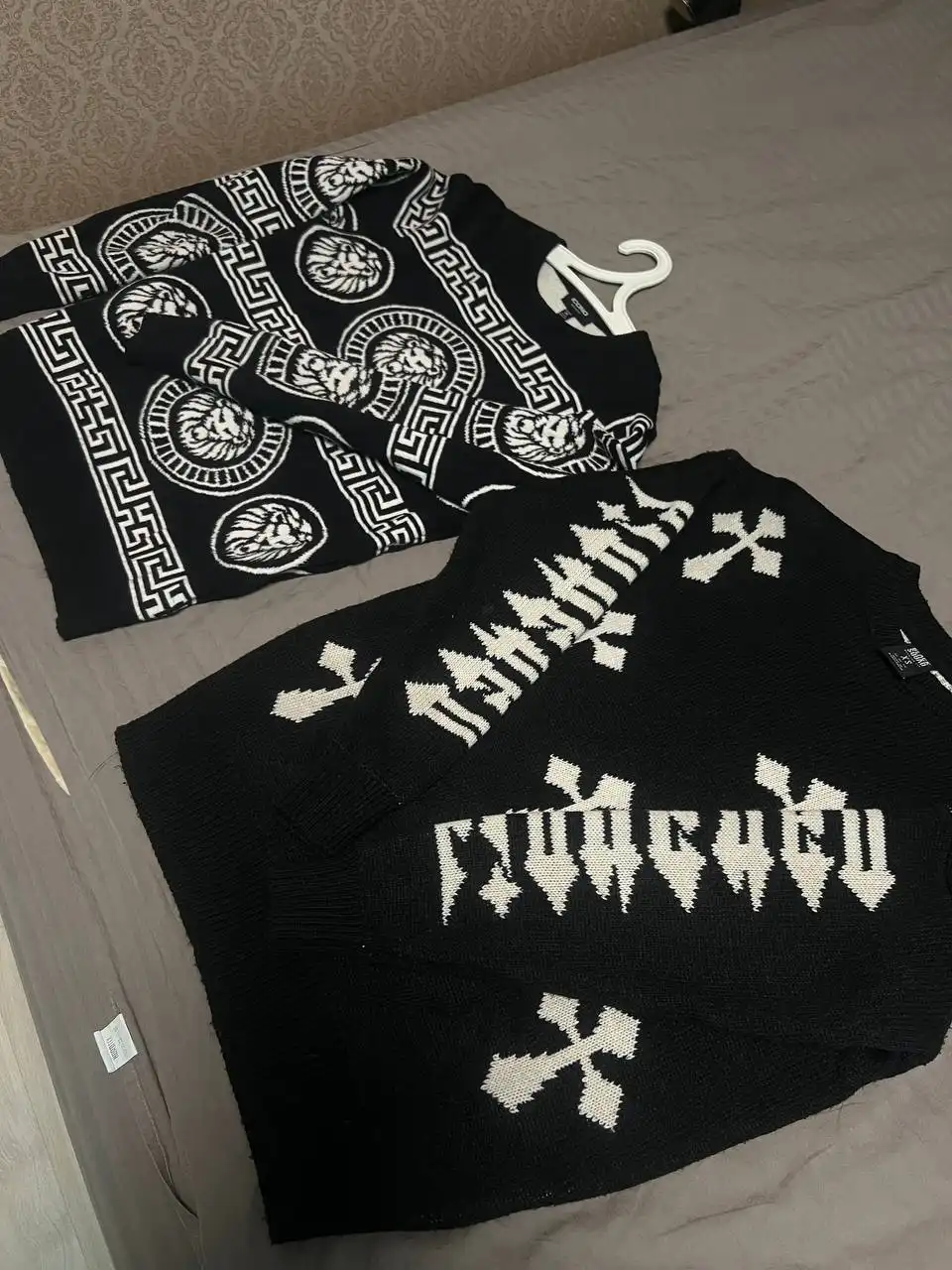 Продажа зимней одежды: пуховики, свитеры, детские куртки