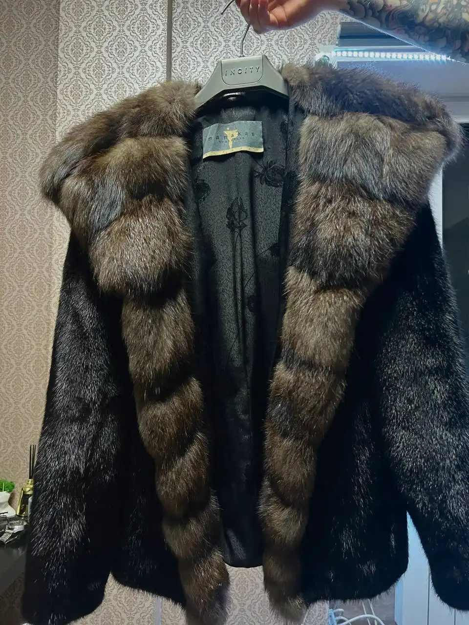 Продажа норковой шубы MANAKAS Frankfurt с капюшоном