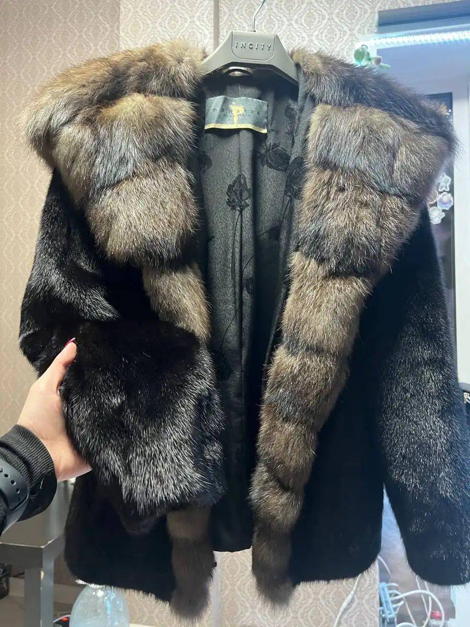 Продажа норковой шубы MANAKAS Frankfurt с капюшоном