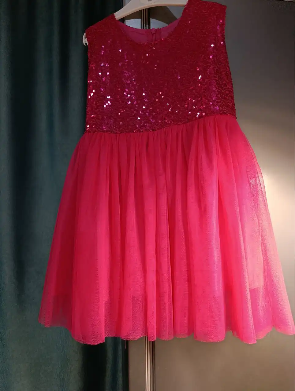 Продам праздничное платье для девочки 3-5 лет