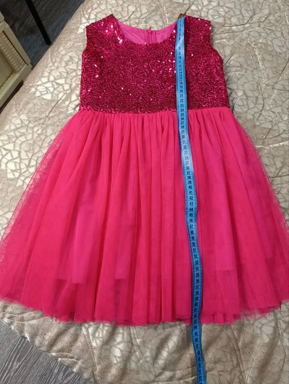Продам праздничное платье для девочки 3-5 лет