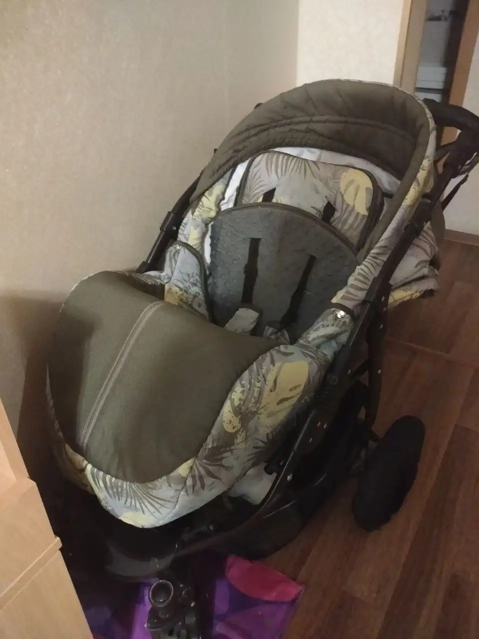 Продам прогулочную коляску