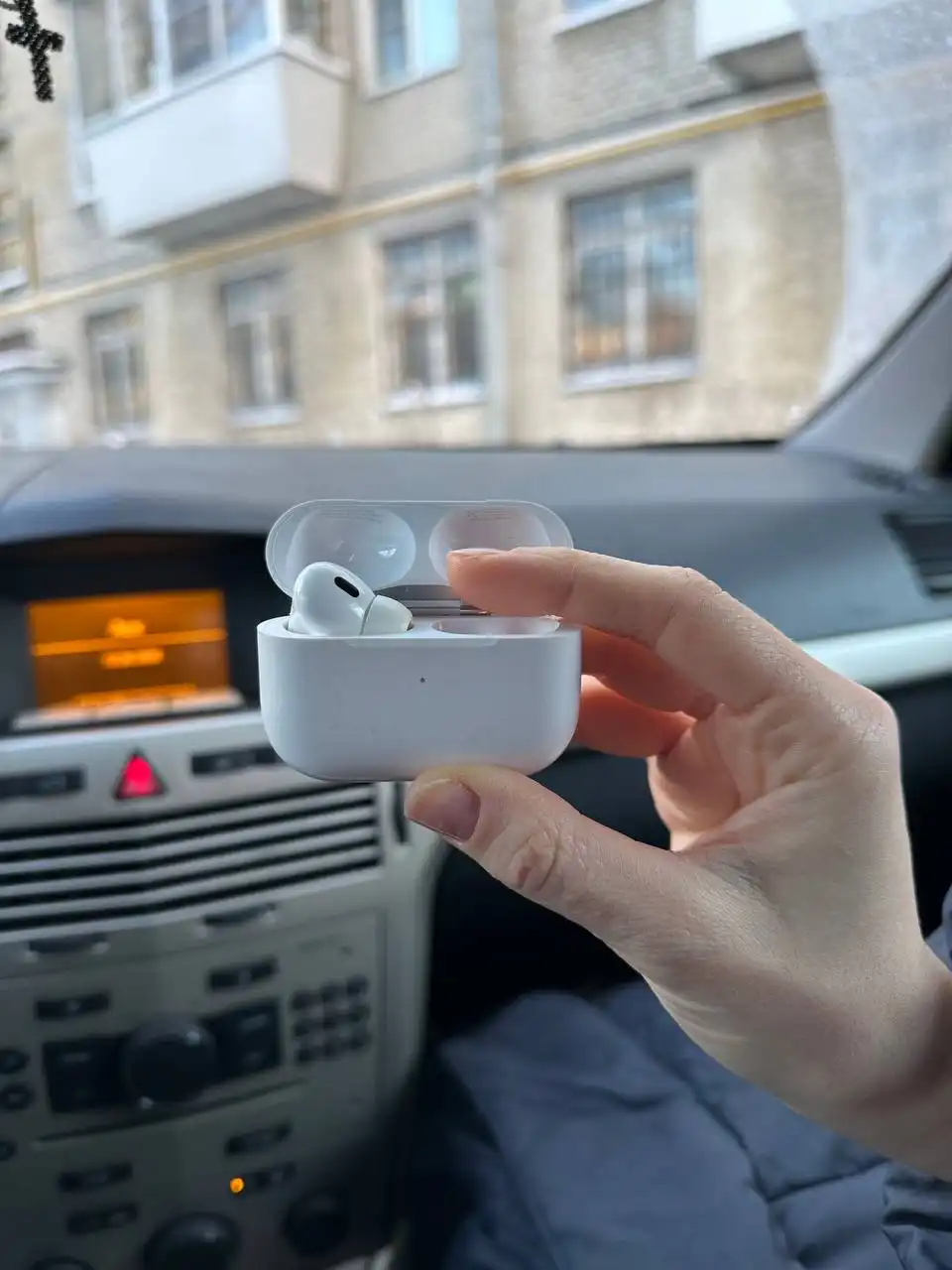 Продам наушник правый AirPods Pro 2 модель A2698 с кейсом