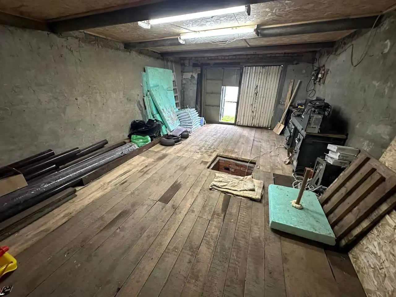 Продажа снегохода, прицепа и гаража