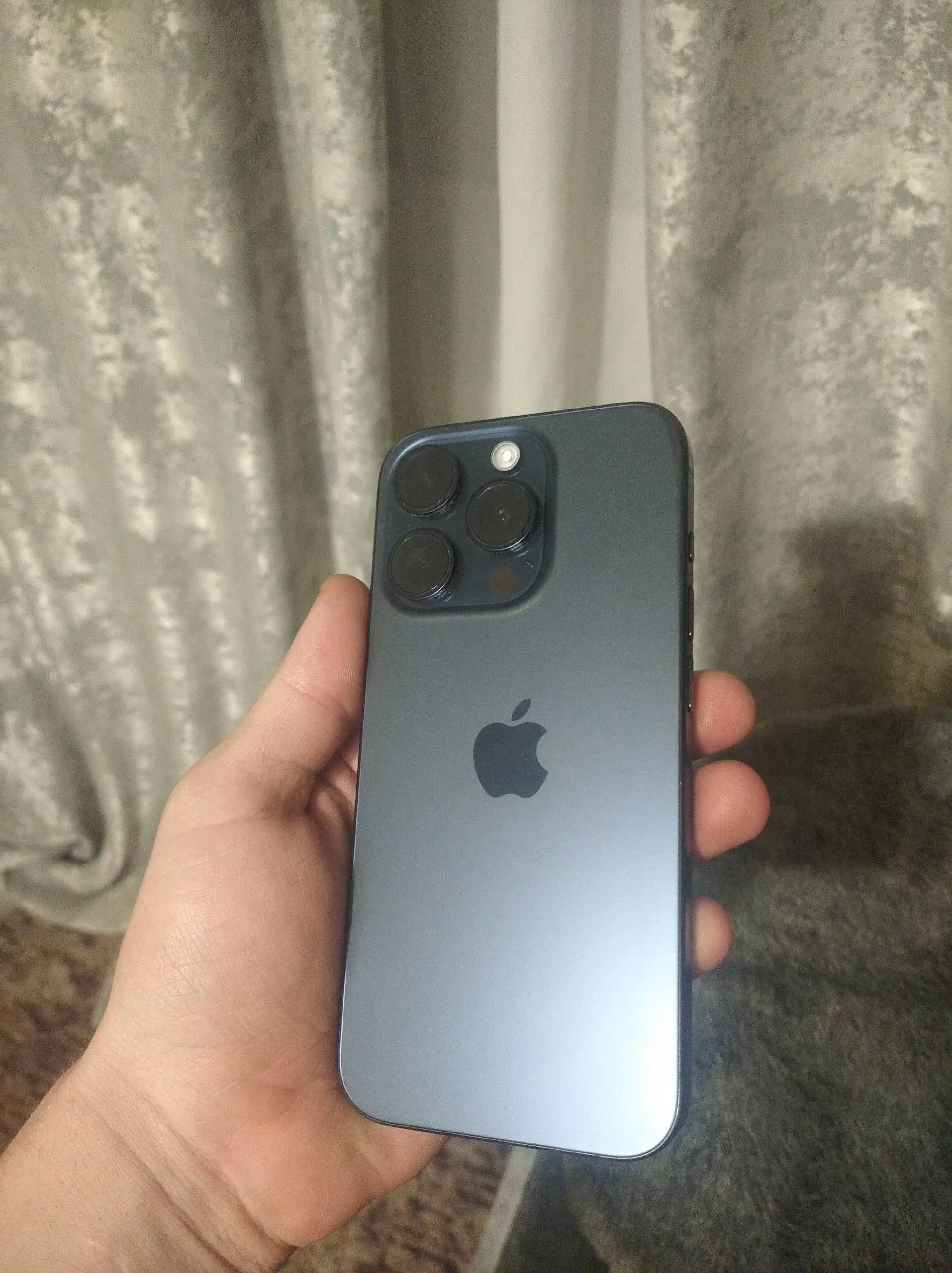Продам iPhone 15 Pro 256 Gb синий титан