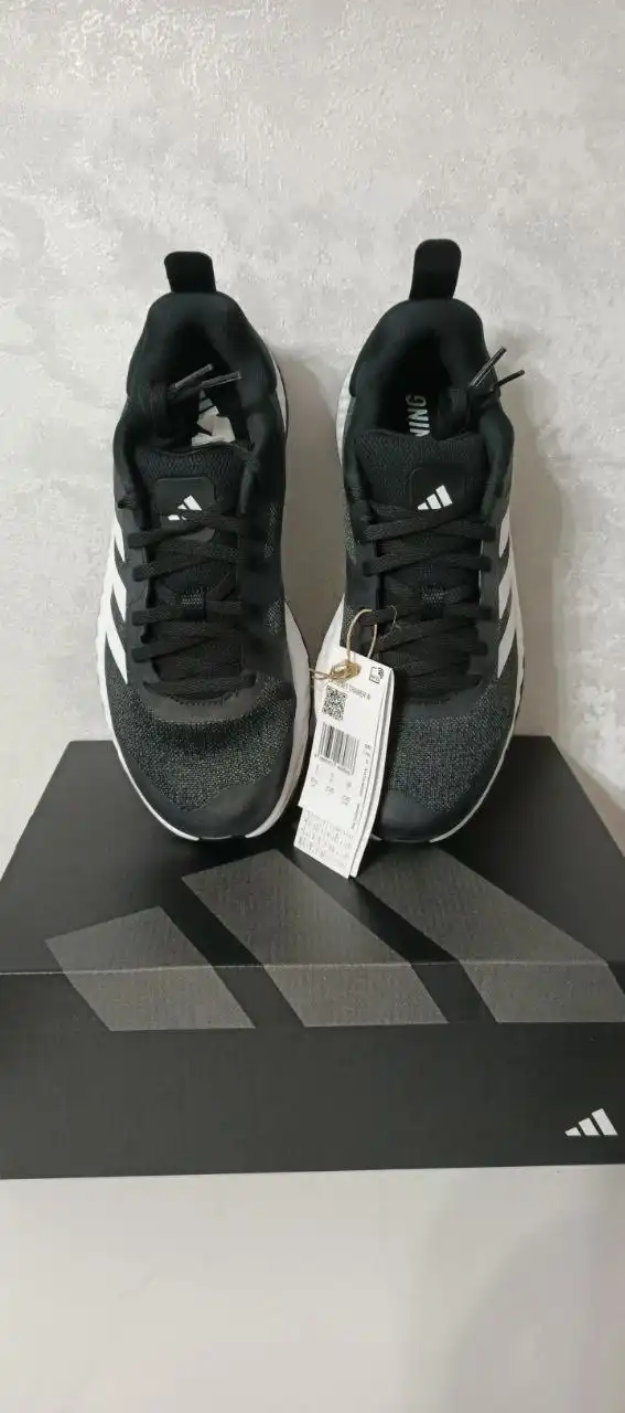 Оригинальная обувь Adidas новая в коробках