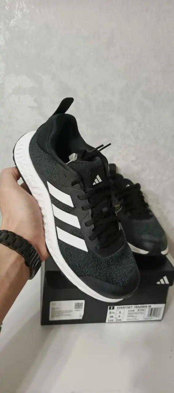 Оригинальная обувь Adidas новая в коробках