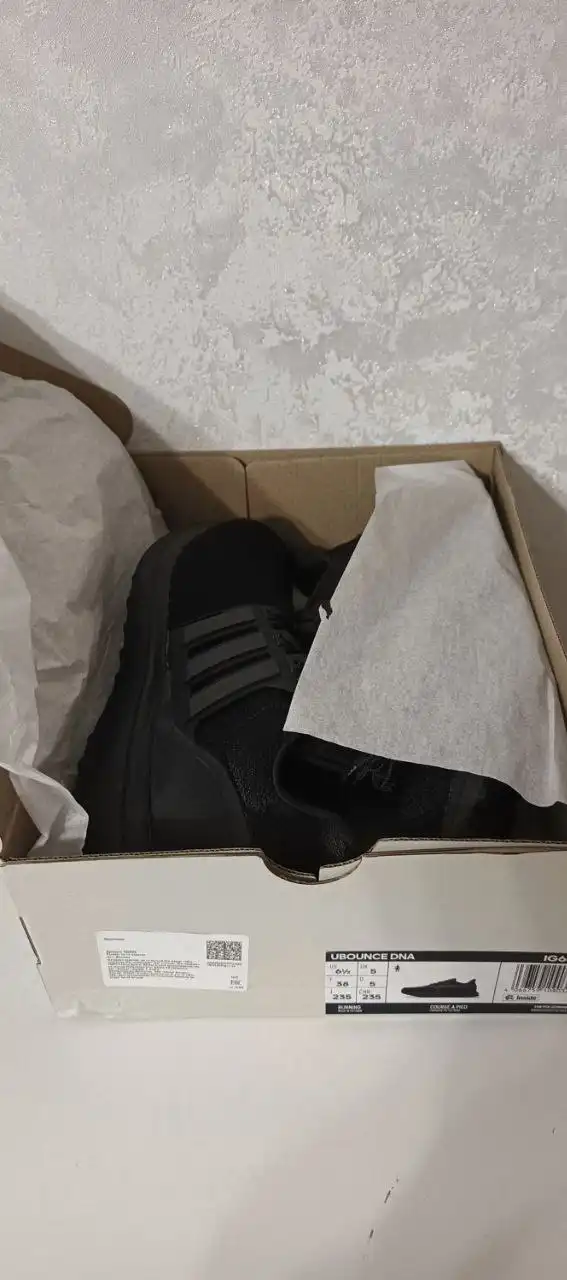 Оригинальная обувь Adidas новая в коробках