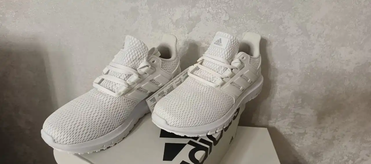 Оригинальная обувь Adidas новая в коробках