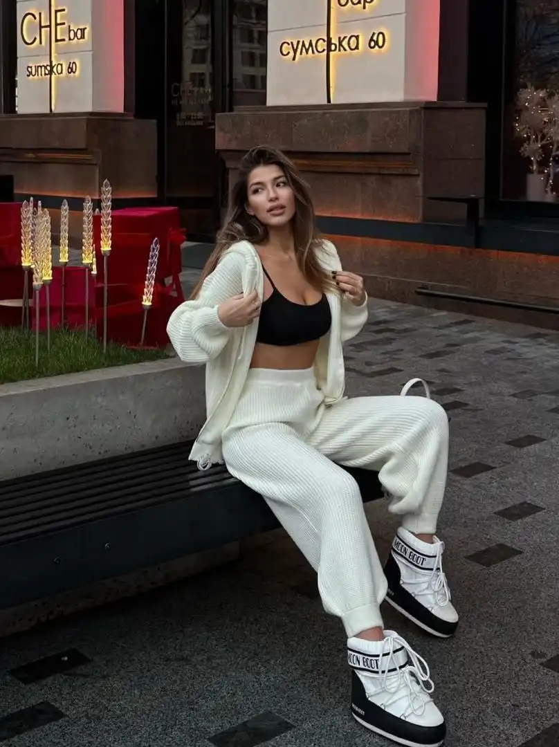 Вязаный женский костюм черный размер 44/46