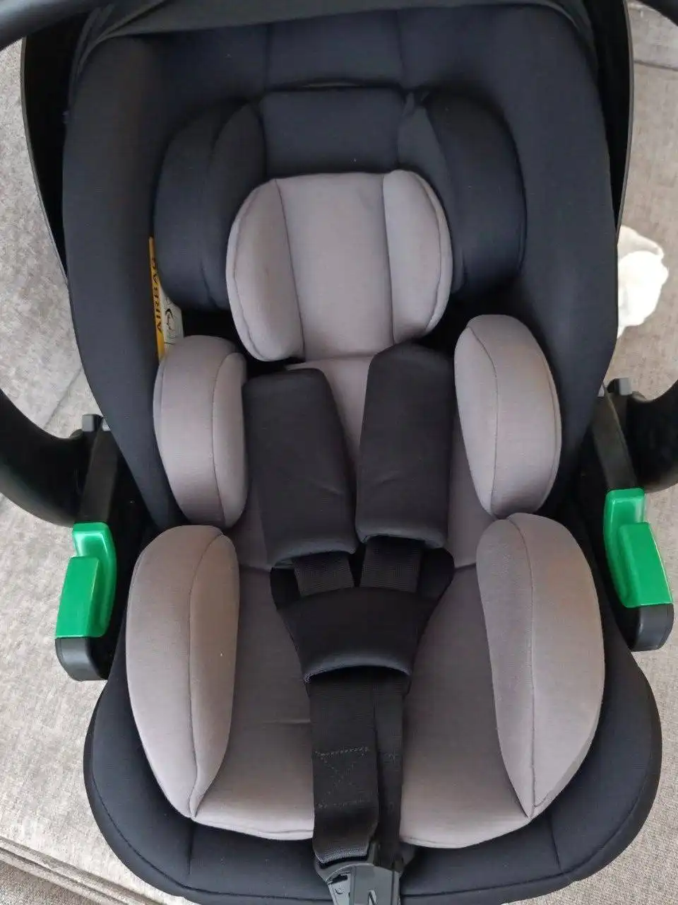 Продажа автолюльки Pituso Baesa с адаптерами