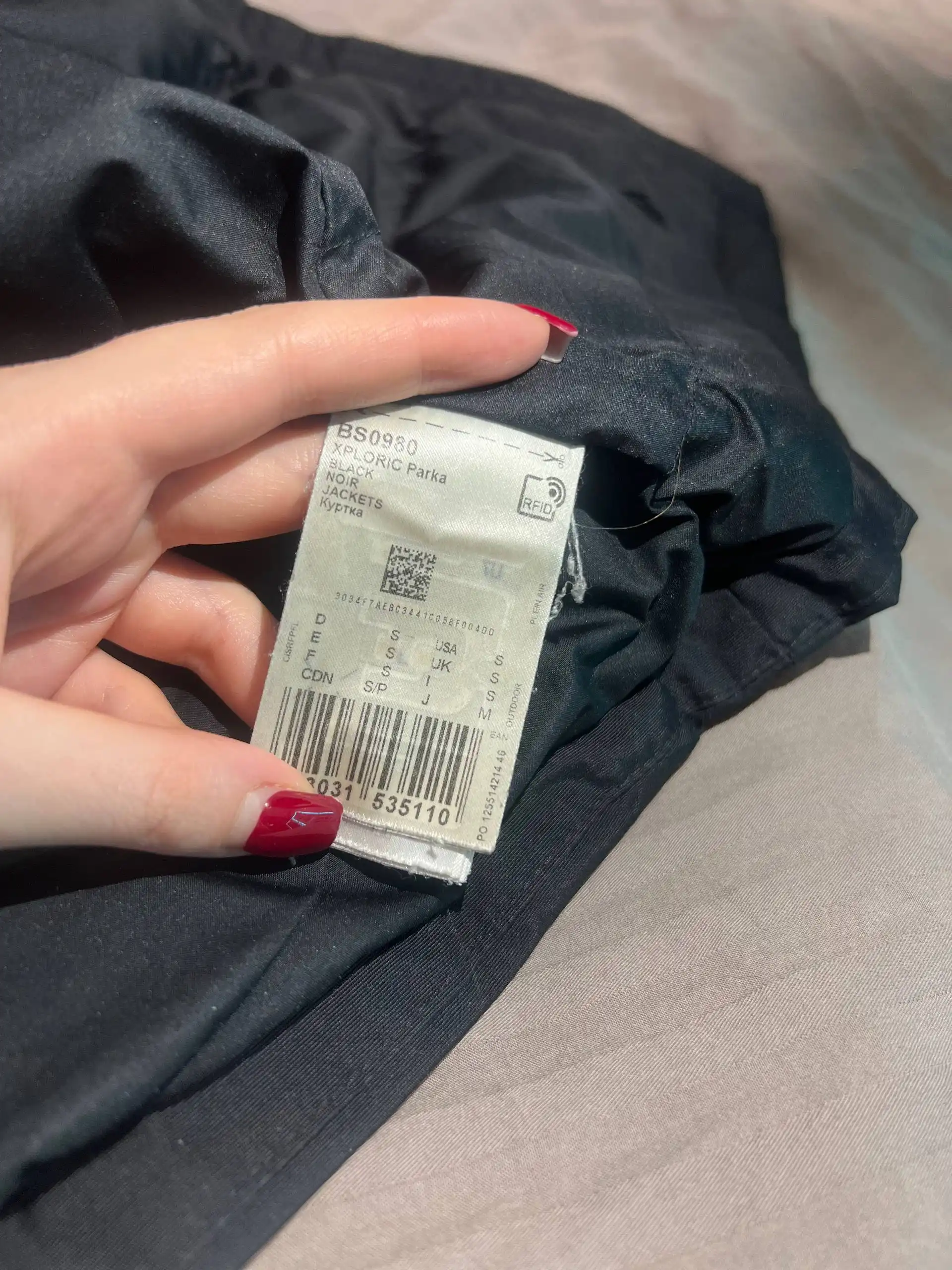 Продажа зимней одежды: пуховики, свитеры, куртки