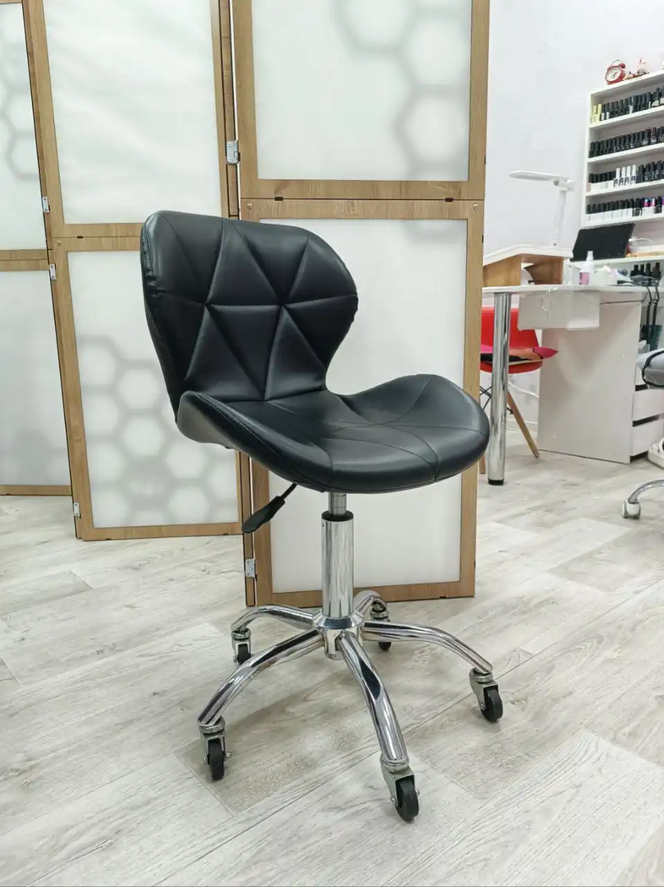 Стулья Ракушка б/у для студии наращивания ресниц