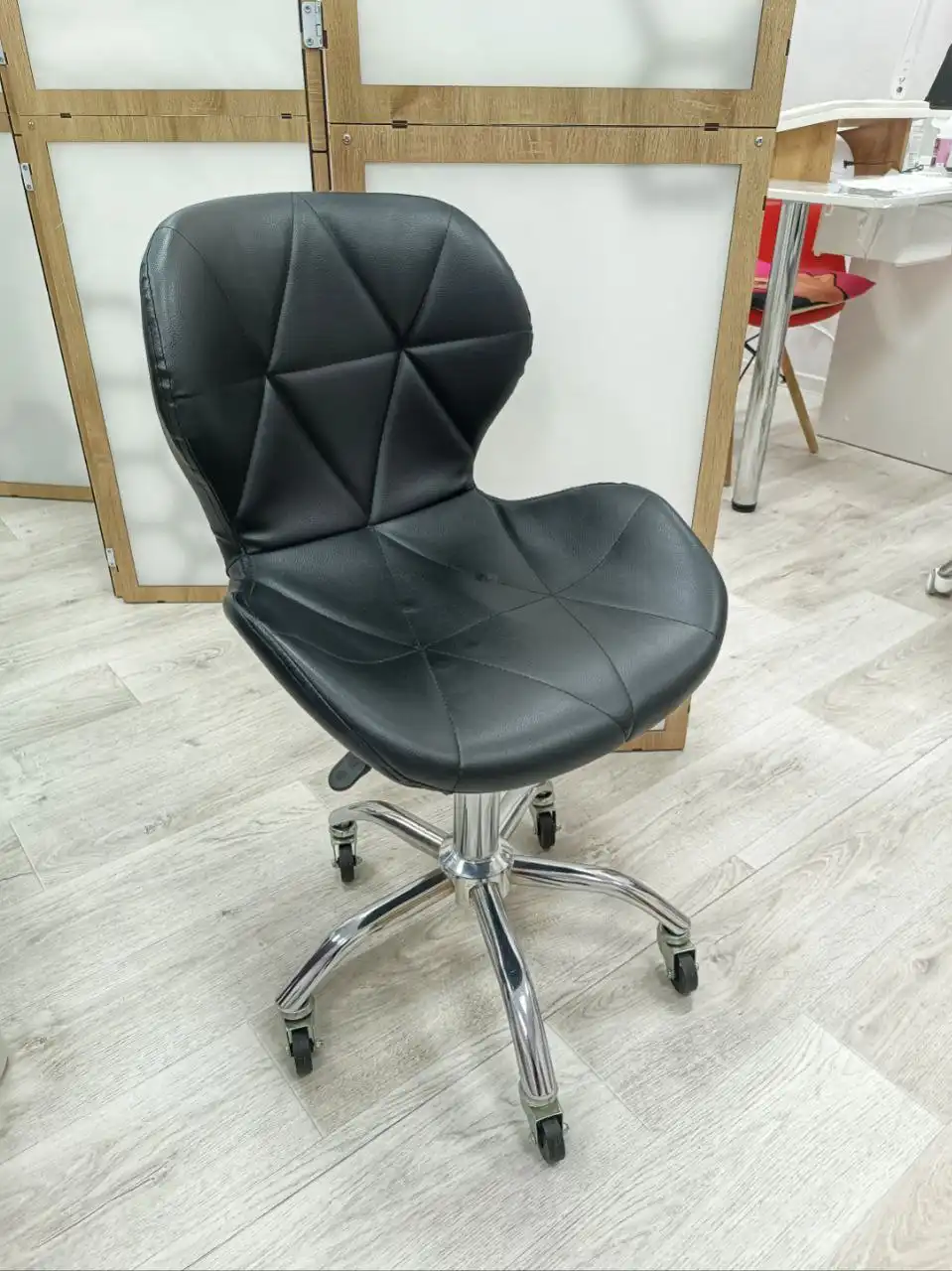 Стулья Ракушка б/у для студии наращивания ресниц