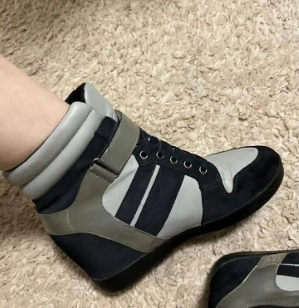 Женские сникерсы ARMANI на танкетке размер 39 - Обувь (Одежда) в Екатеринбург