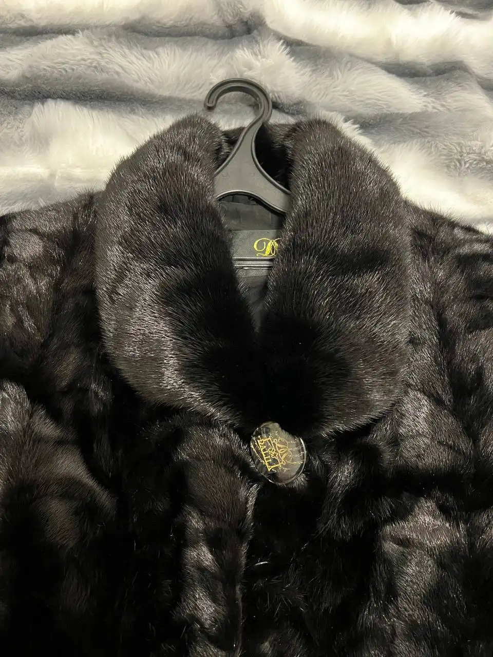 Продаётся чёрная норковая шуба - Верхняя одежда (Одежда) в Екатеринбург