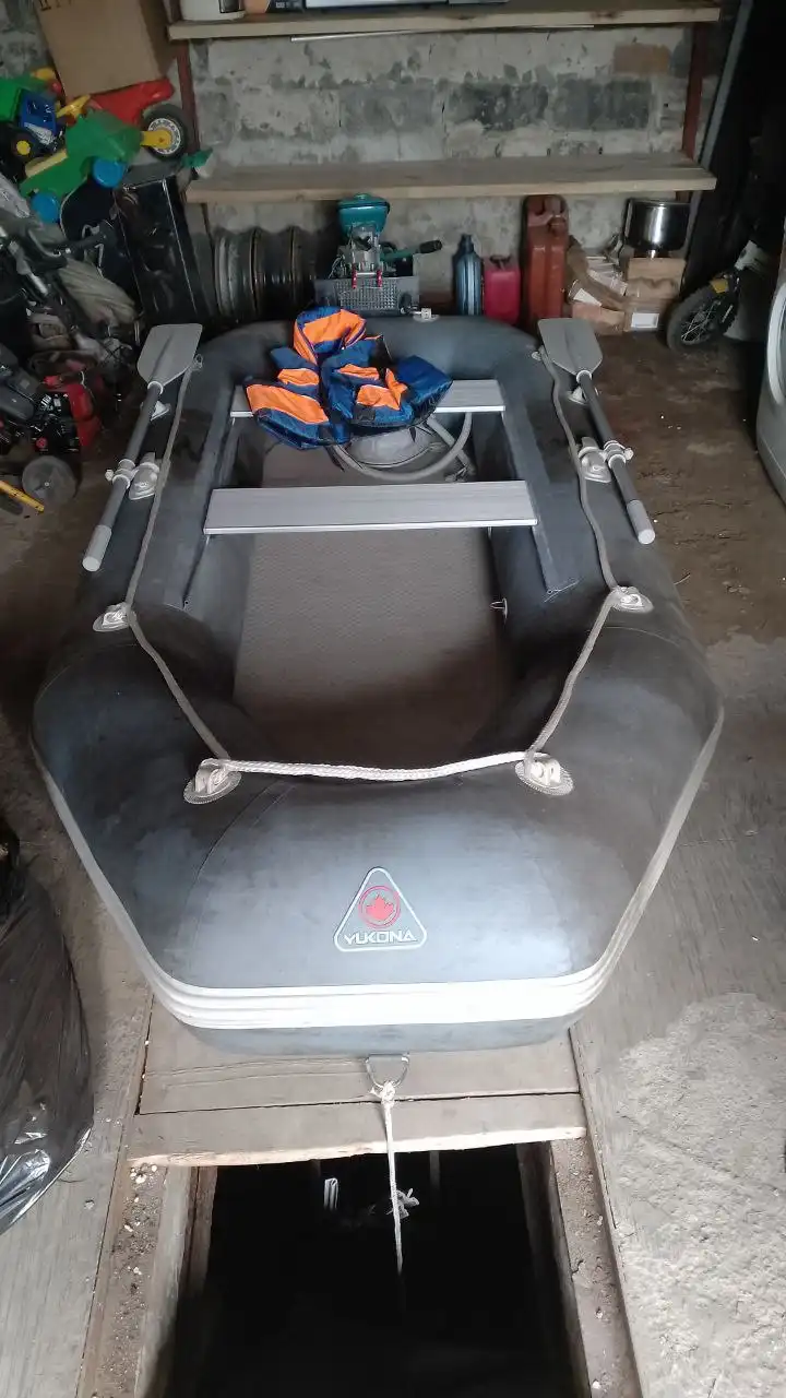 Б/у лодка с воздушным мотором - Лодки и водный транспорт (Барахолка) в Екатеринбург