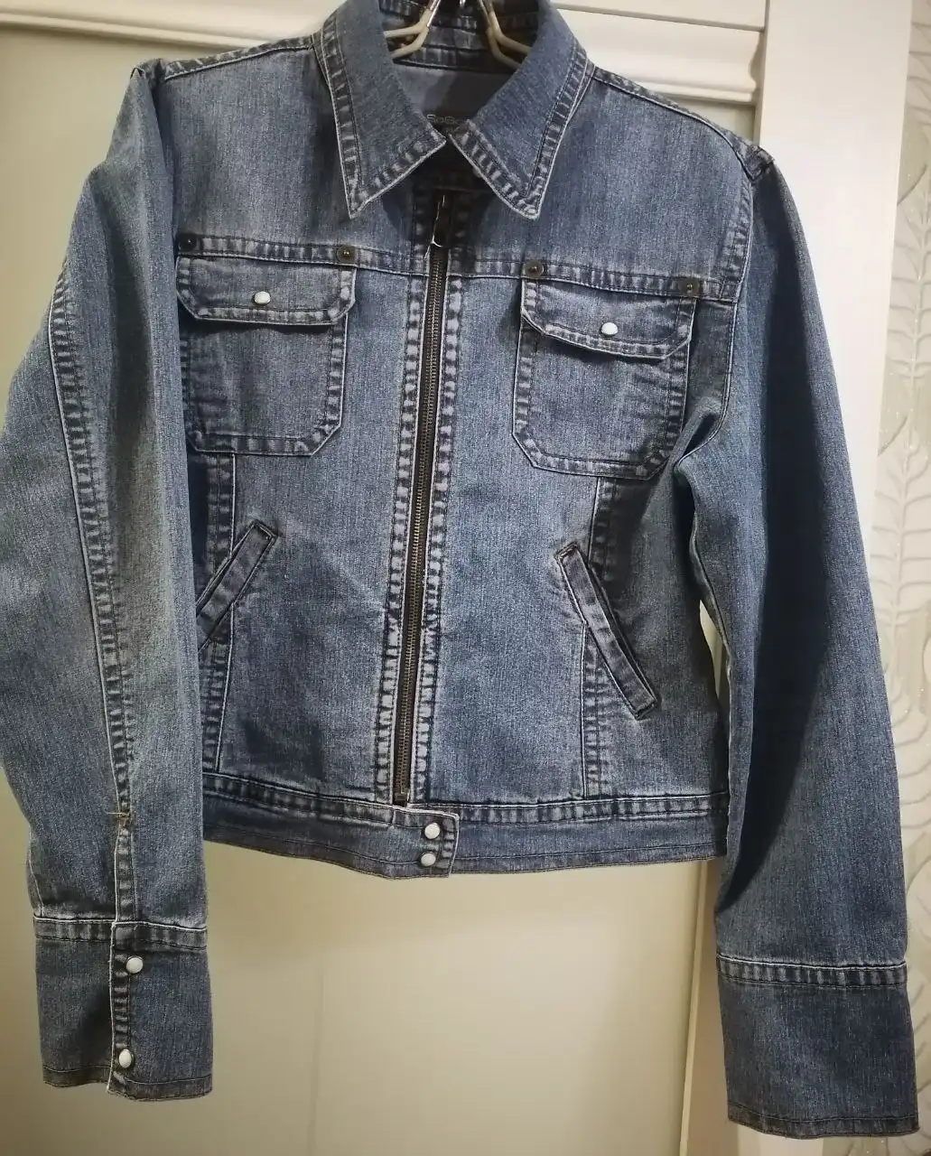 Продам короткий женский пиджак размер 48 (L) - Верхняя одежда (Одежда) в Екатеринбург