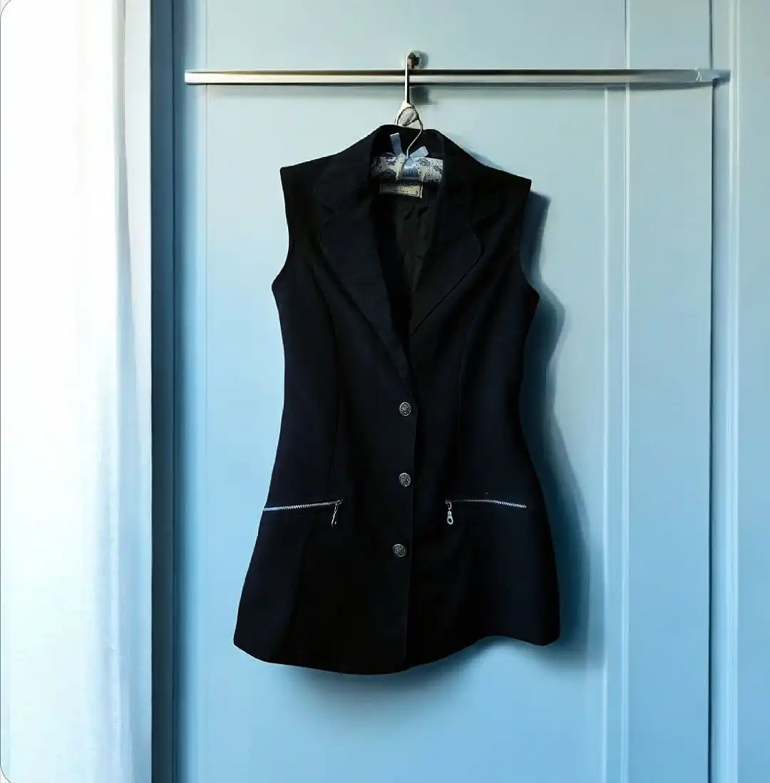 Продам жилет, платье-футляр и вечернее платье 44 размера - Женская одежда (Одежда) в Екатеринбург