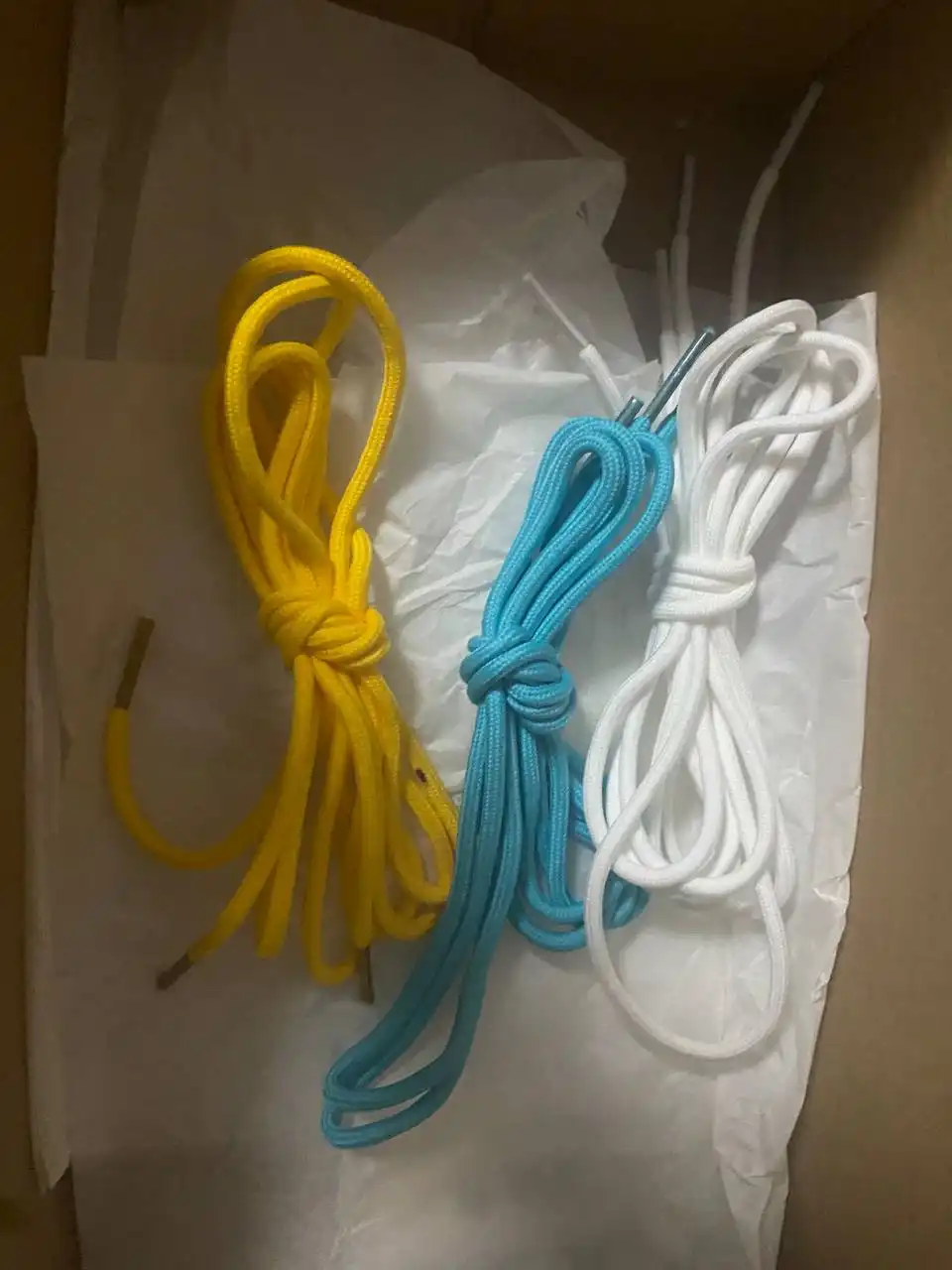 Кроссовки найк с двумя шнурками - Обувь (Одежда) в Екатеринбург