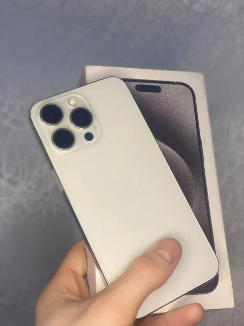 iPhone 15 Pro Max 256 ГБ с треснутым экраном - Планшеты в Екатеринбург