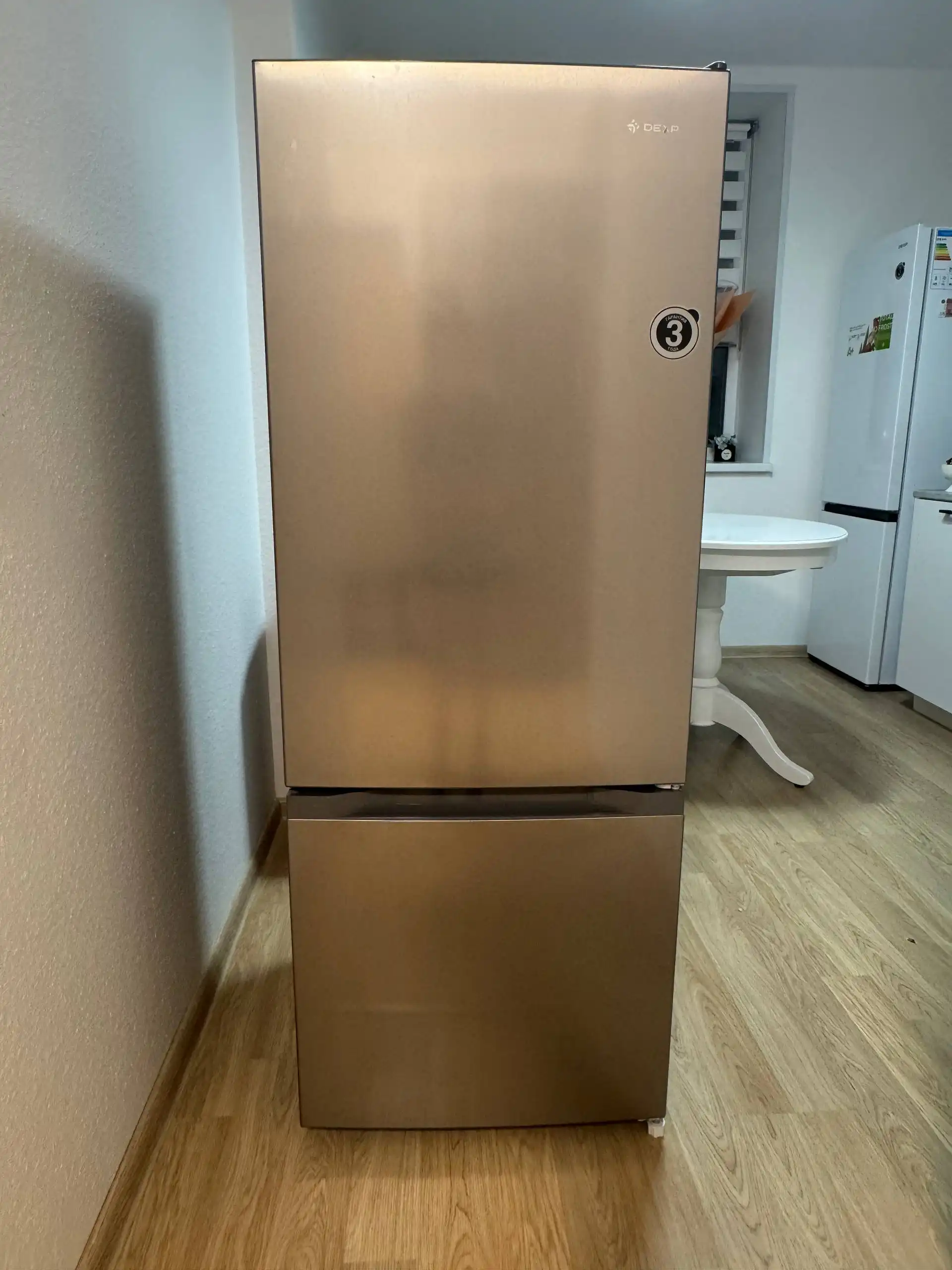 Продам компактный серебристый холодильник DEXP бу - Техника для дома (Барахолка) в Екатеринбург