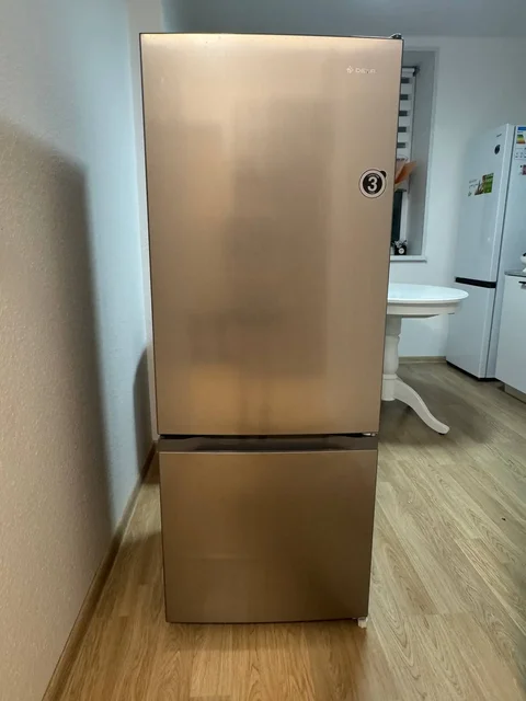 Продам компактный серебристый холодильник DEXP бу - Барахолка в Екатеринбург