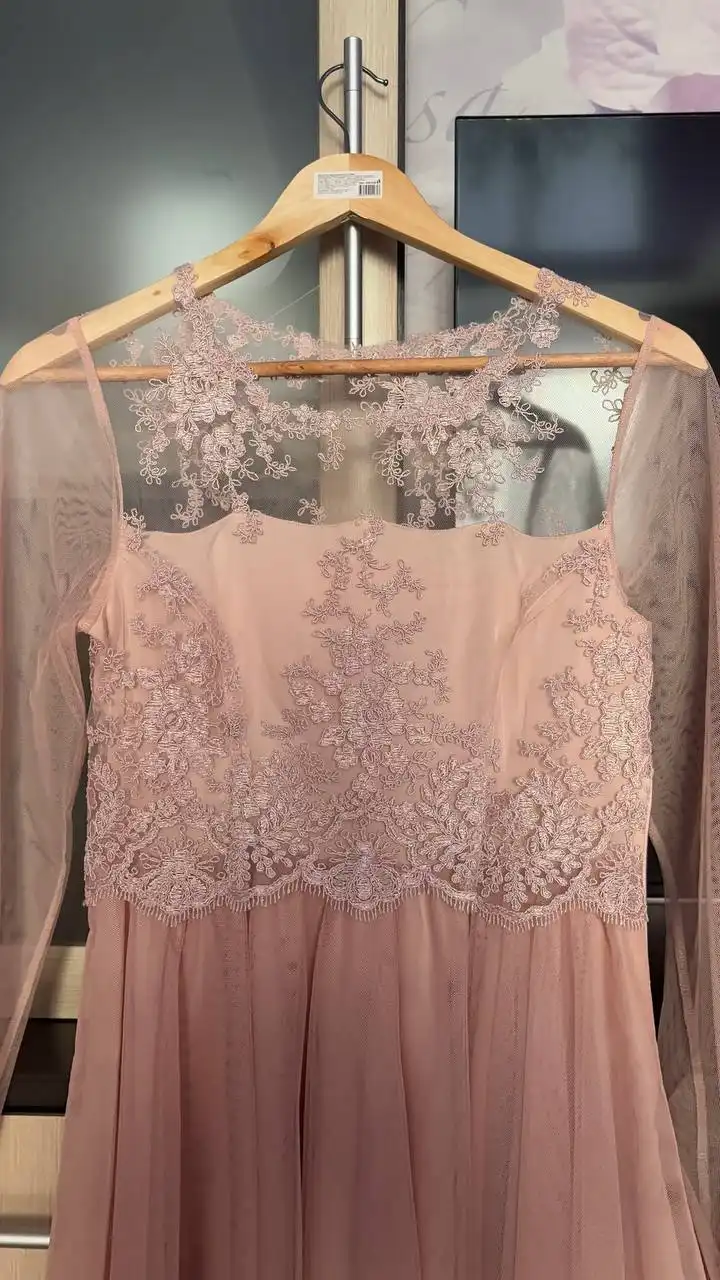 Продам два платья в отличном состоянии - Платья (Одежда) в Екатеринбург