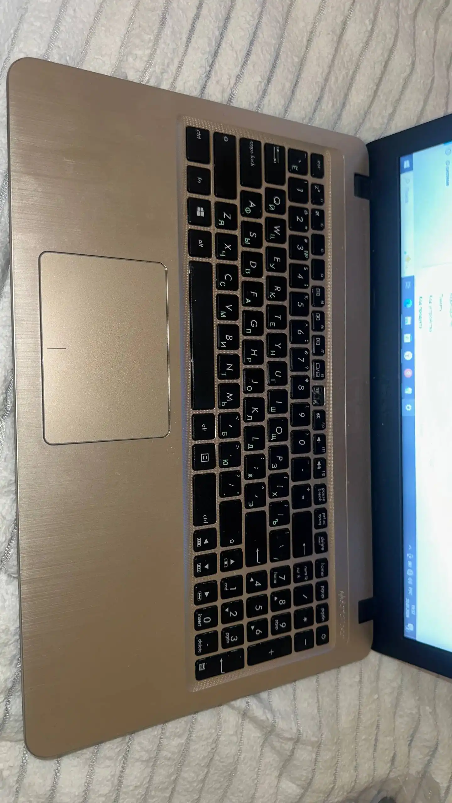 Ноутбук Asus с незначительным дефектом - Ноутбуки (Электроника) в Екатеринбург