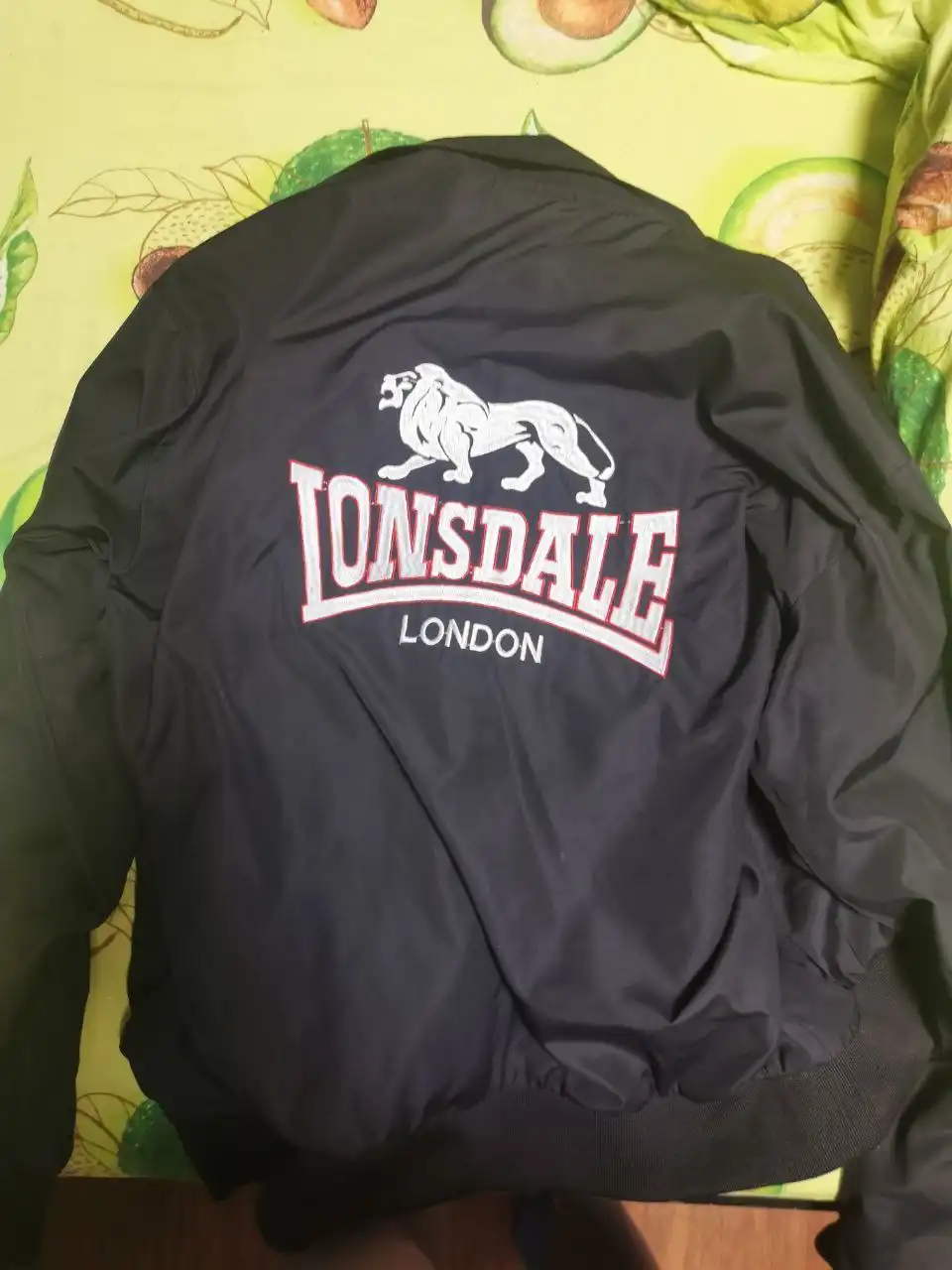 Продам бомбер Lonsdale Харингтон - Куртки (Одежда) в Екатеринбург