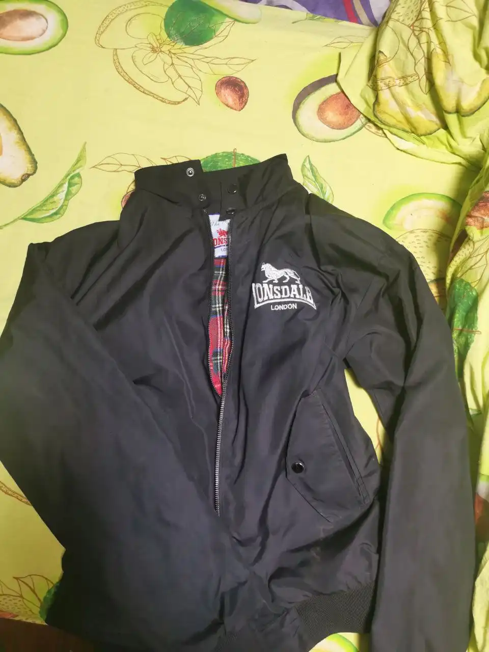 Продам бомбер Lonsdale Харингтон - Куртки (Одежда) в Екатеринбург