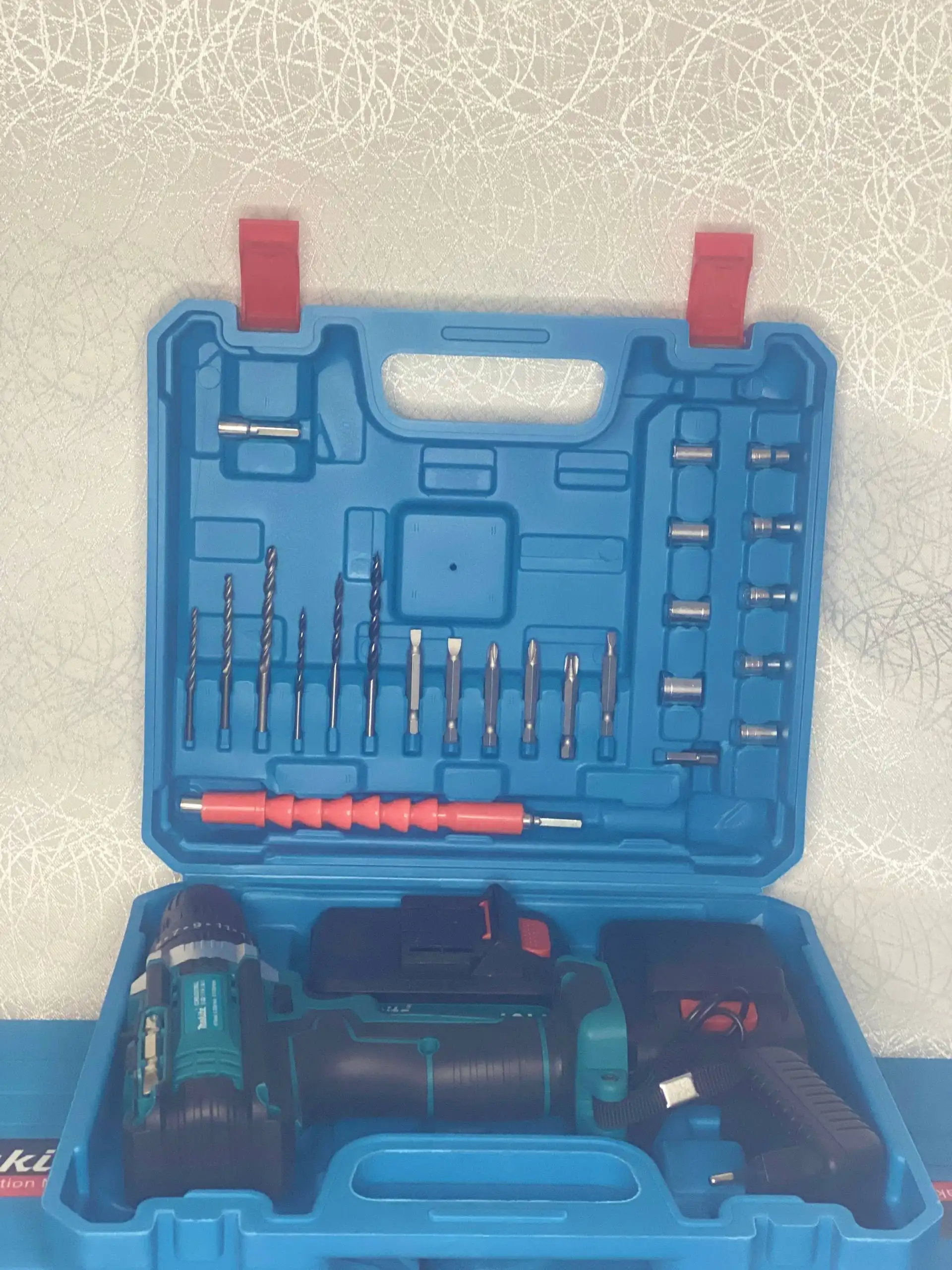 Аккумуляторный шуруповерт Makita реплика - Электроинструменты (Барахолка) в Екатеринбург