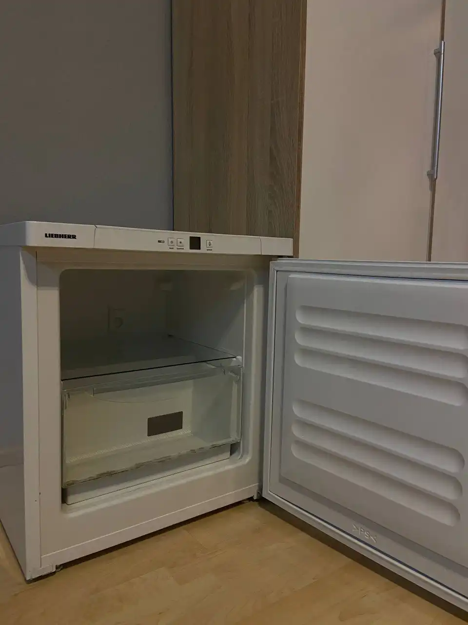 Детские товары даром: коляска, пеленальный комод, мини холодильник - Товары для детей (Барахолка) в Екатеринбург