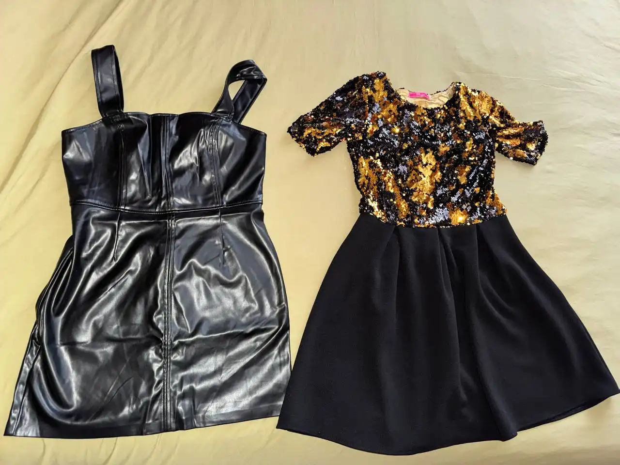 Продам кожаный сарафан и платье с пайетками размер М - Женская одежда (Одежда) в Екатеринбург