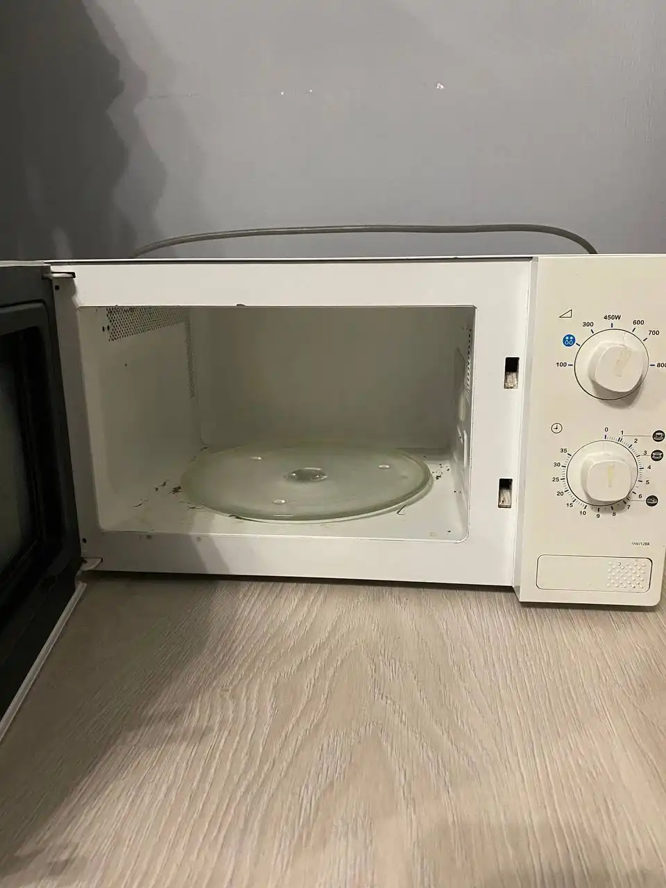 Продам микроволновую печь Samsung с неработающей панелью управления - Бытовая техника (Электроника) в Екатеринбург