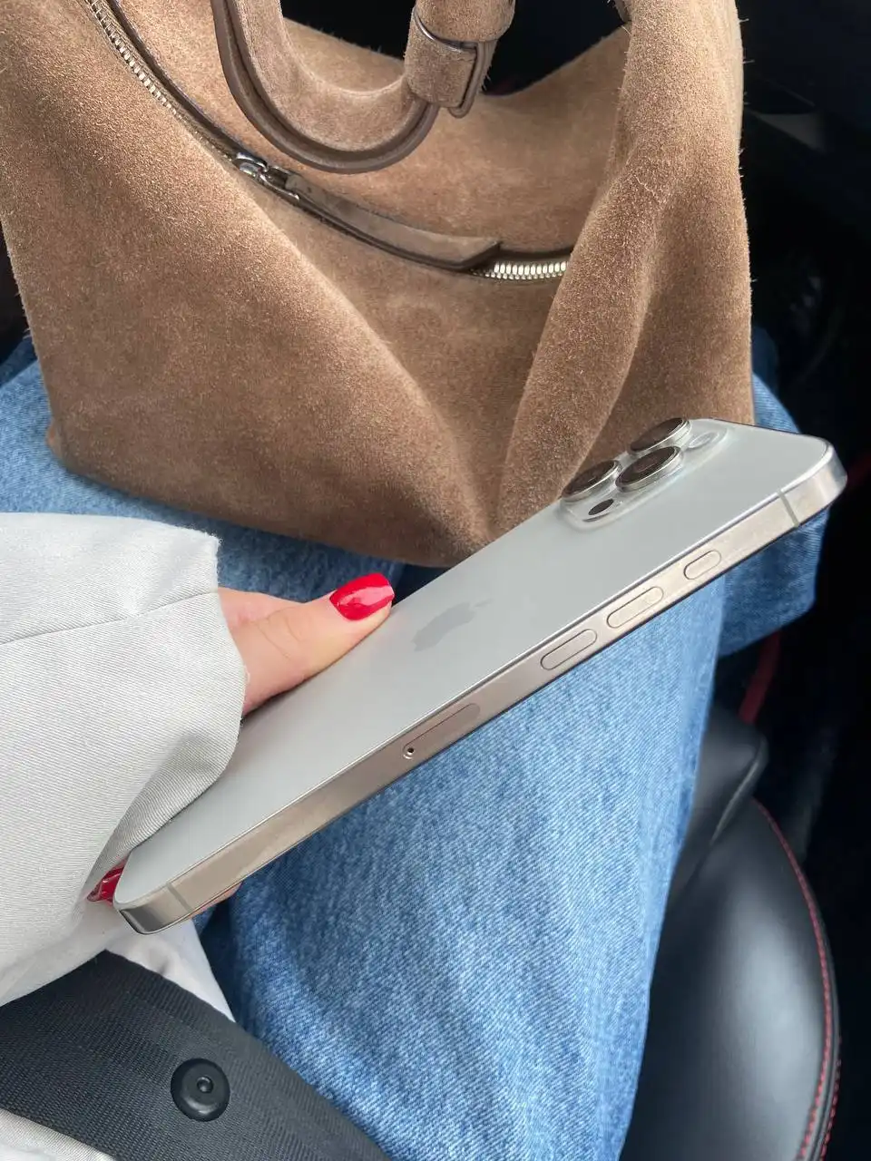 Продажа iPhone 16 Pro Max 512 ГБ в идеальном состоянии - Смартфоны и телефоны (Электроника) в Екатеринбург