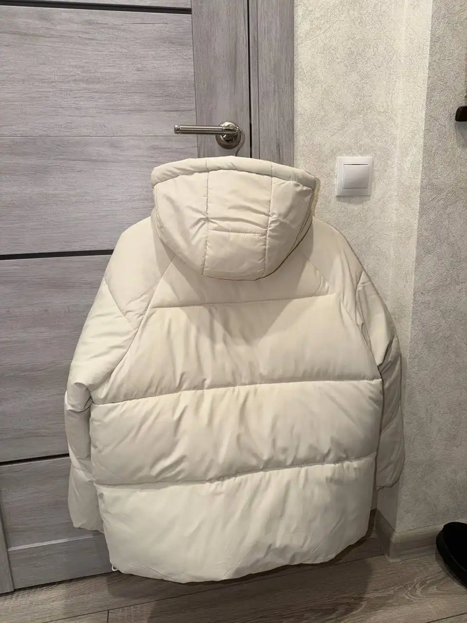 Пуховик светло-бежевый размер 42(s) - Одежда в Екатеринбург