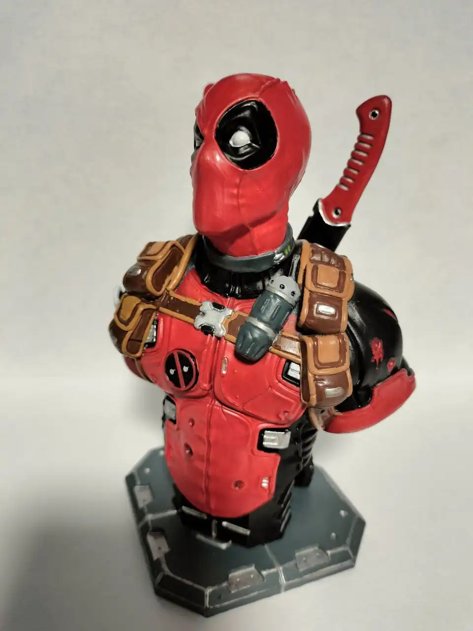 Бюст Дэдпула ручной покраски - Коллекционные фигурки (Хобби и отдых) в Екатеринбург