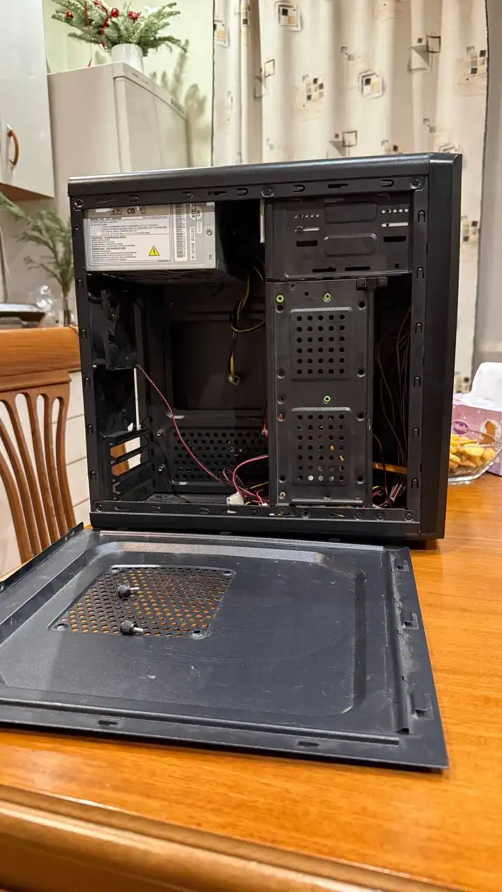 Продаю пустой системный блок с блоком питания - Компьютерные комплектующие (Электроника) в Екатеринбург