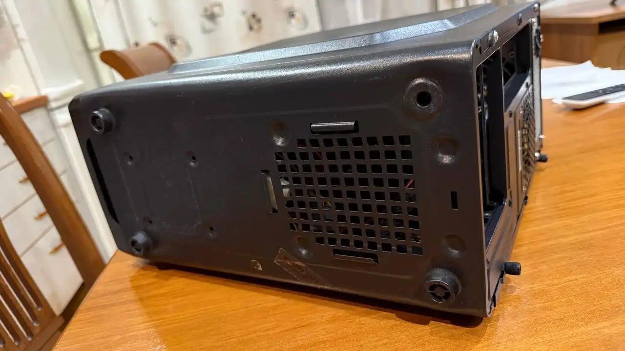 Продаю пустой системный блок с блоком питания - Компьютерные комплектующие (Электроника) в Екатеринбург