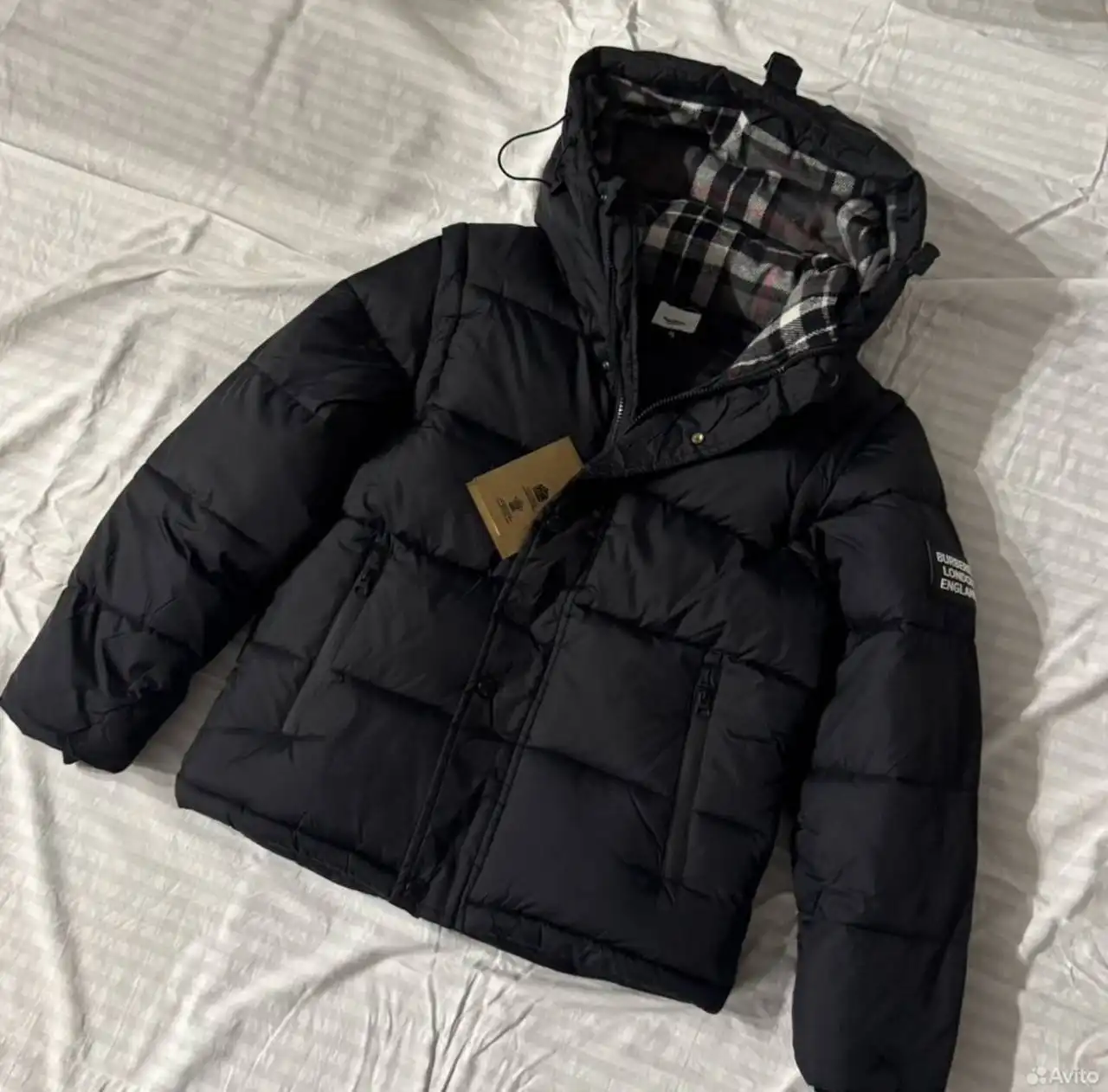 Пуховик Burberry размер L - Верхняя одежда (Одежда) в Екатеринбург