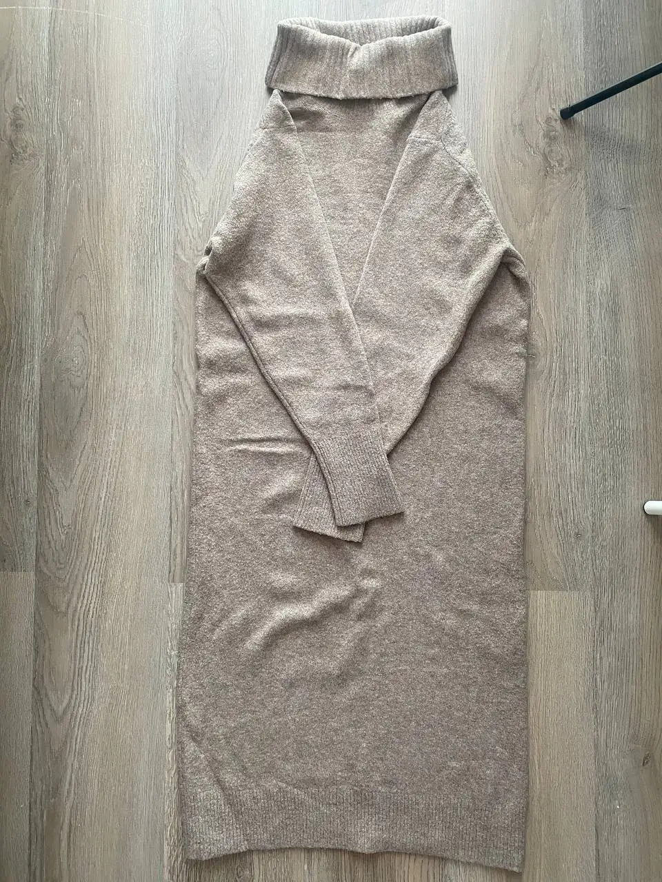 Теплое платье UNIQLO размер М - Женская одежда (Одежда) в Екатеринбург