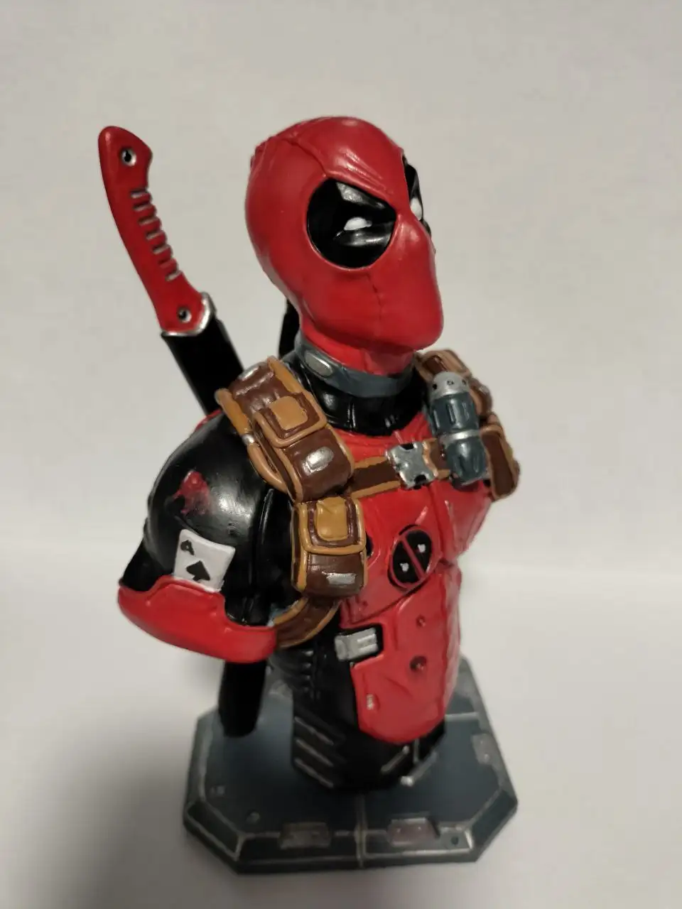 Бюст Дэдпула ручной покраски - Коллекционные фигурки (Хобби и отдых) в Екатеринбург